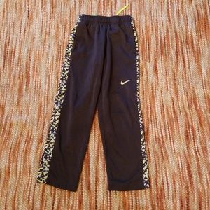Boys Nike therma fit athletic pants joggers s 6